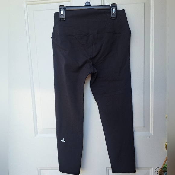 Alo leggings🖤 - Picture 2 of 8